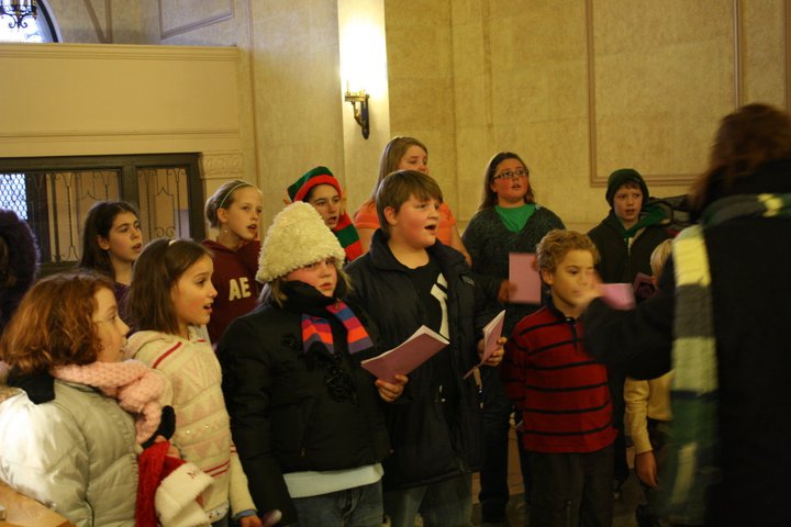 2010-caroling-2